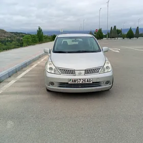 Nissan Versa 2012