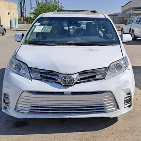 Toyota Sienna 2019