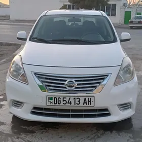 Nissan Versa 2012