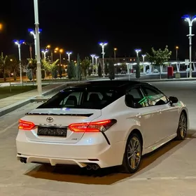 Toyota Camry 2019