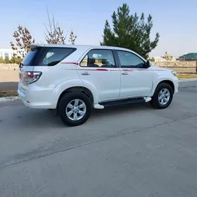 Toyota Fortuner 2015