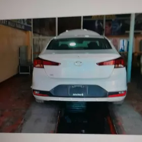 Hyundai Elantra 2019