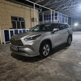 Toyota Highlander 2021