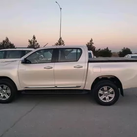 Toyota Hilux 2023