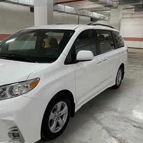 Toyota Sienna 2018