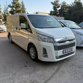 Toyota Hiace 2022