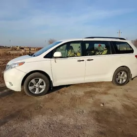 Toyota Sienna 2012