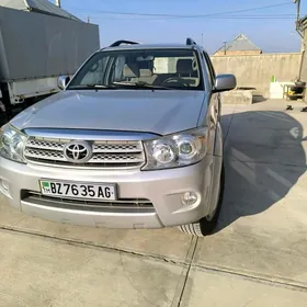 Toyota Fortuner 2010