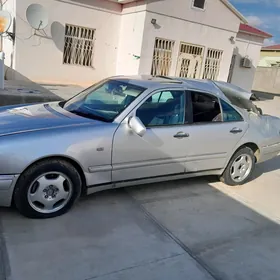 Mercedes-Benz E320 1997