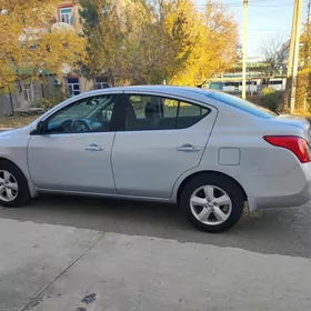 Nissan Versa 2012