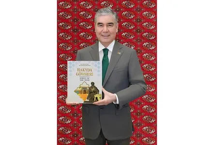 Gurbanguly Berdimuhamedow täze kitabyny ýazyp tamamlap, ony Türkmenistanyň Prezidentine sowgat iberdi