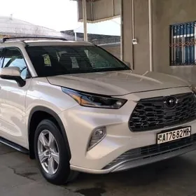 Toyota Highlander 2021