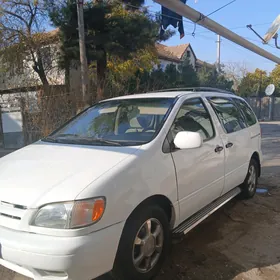 Toyota Sienna 2002