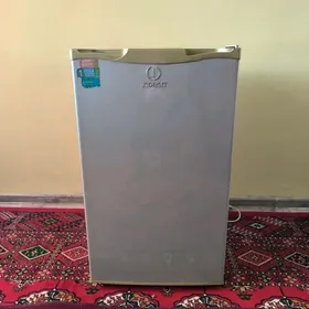 Holodilnik mini indesit