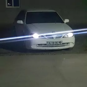 Nissan Primera 2001