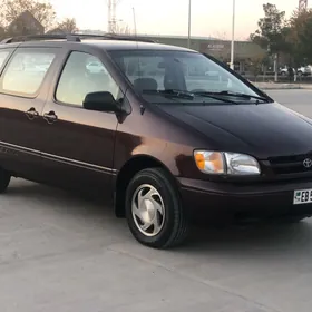 Toyota Sienna 1999