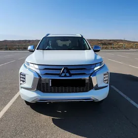 Mitsubishi Montero Sport 2023