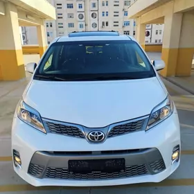 Toyota Sienna 2016