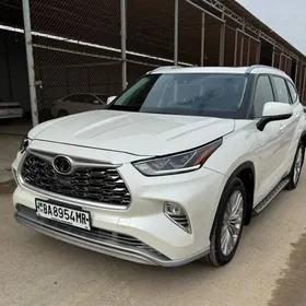 Toyota Highlander 2021