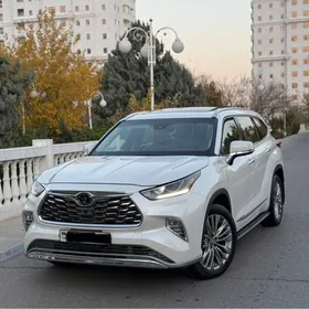 Toyota Highlander 2021