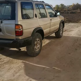 Nissan Pathfinder 1998