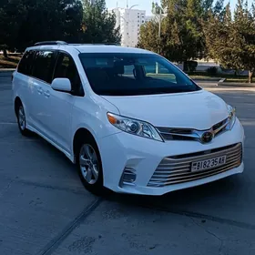 Toyota Sienna 2019