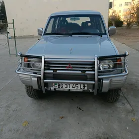 Mitsubishi Pajero 1992