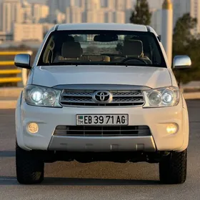 Toyota Fortuner 2011