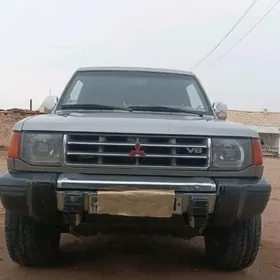 Mitsubishi Montero 1992