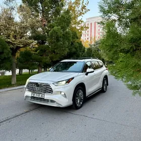 Toyota Highlander 2021