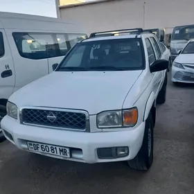 Nissan Pathfinder 2000