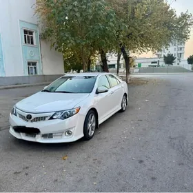 Toyota Camry 2014