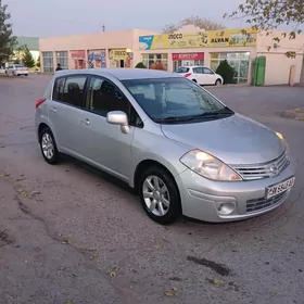 Nissan Versa 2011