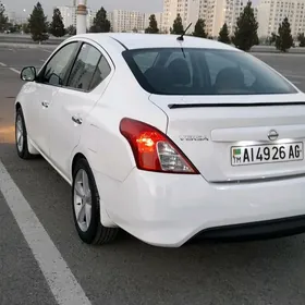 Nissan Versa 2012