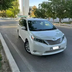 Toyota Sienna 2016