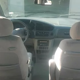 Toyota Sienna 2002