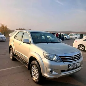 Toyota Fortuner 2011