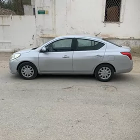 Nissan Versa 2013