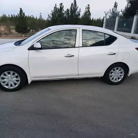 Nissan Versa 2013