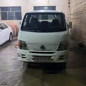 Nissan Urvan 2007