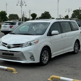 Toyota Sienna 2018