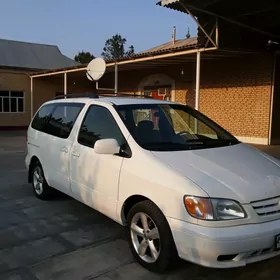 Toyota Sienna 2002