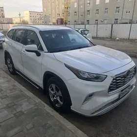 Toyota Highlander 2021