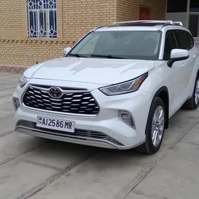 Toyota Highlander 2021