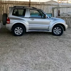 Mitsubishi Pajero 2003