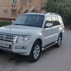 Mitsubishi Pajero 2016