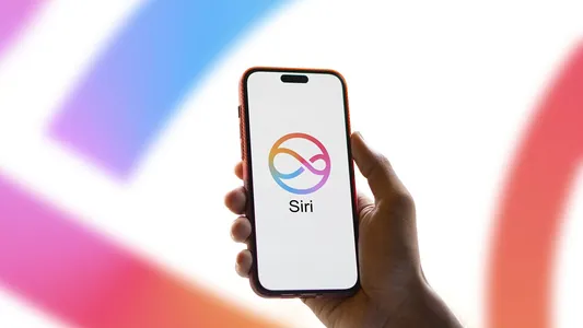 Apple отложила запуск новой версии голосового помощника Siri до 2026 года