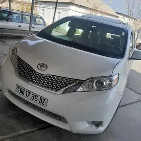 Toyota Sienna 2011