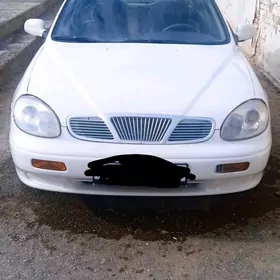 Daewoo Leganza 1999