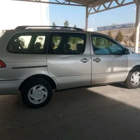 Toyota Sienna 2001